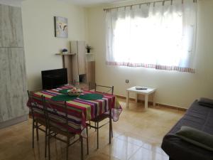 a living room with a table and a couch at Apartamento fuerte 1 in Puerto del Rosario