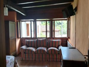 a living room with a couch and a window at La Casina de Felix in Alles