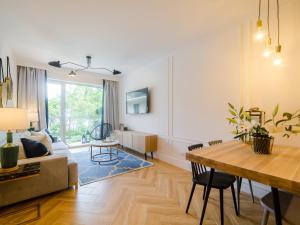 a living room with a couch and a table at Apartament Dwie Sosny Sunnyway in Ustronie Morskie