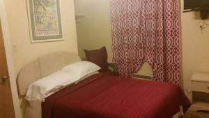 Postel nebo postele na pokoji v ubytování Midtown Guest House