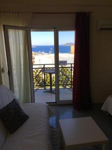 A bed or beds in a room at Platanos Rooms