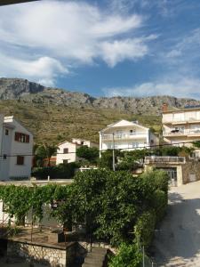 a group of houses with mountains in the background at Apartments Boris in Omiš