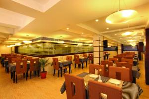 Restaurace v ubytování Holiday Vista Thekkady a premium hotel near periyar wild life sanctuary with sky view pool