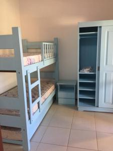 a room with two bunk beds in a room at Club house in Prainha