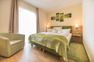 Postel nebo postele na pokoji v ubytování Gasthof - Hotel Zur Post