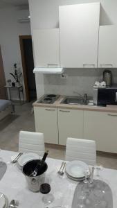 Kuchyň nebo kuchyňský kout v ubytování Apartment Smodlaka + 8 fotografií