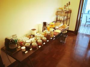 a table with many jars of food on it at Feeling Eduardo VII in Lisbon