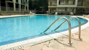 The swimming pool at or close to Economy Apartment in Sunset Beach 2 Complex