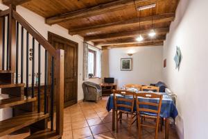 Posedenie v ubytovaní Villa Collebelvedere - Near Rome with Home Restaurant
