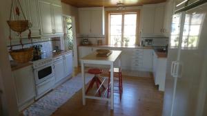 Kuchyň nebo kuchyňský kout v ubytování Torp Källtorp B&B