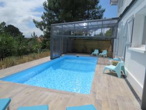 Gallery image of villa 12 pers climatisée, piscine chauffée couverte ou non,2km mer, golf, jardin in Anglet