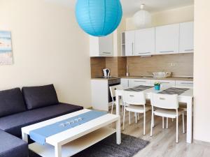 Η κουζίνα ή μικρή κουζίνα στο PSB Apartments in South Bay Varna