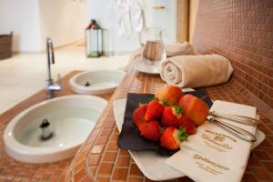 A bathroom at Hotel Goldene Rose