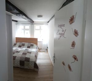 a bedroom with a bed and a door with the words do it yourself at Köpi Appartements in Goslar