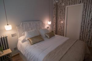 A bed or beds in a room at El Jardin de Manuela