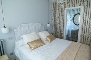 A bed or beds in a room at El Jardin de Manuela