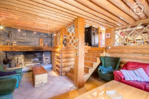 Ein Sitzbereich in der Unterkunft Le Chalet de la Vanoise