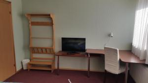 Una televisión o centro de entretenimiento en Terve Hostel