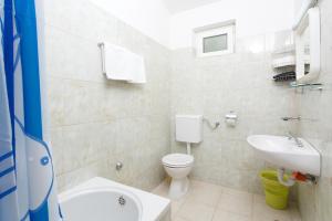 Et badeværelse på Villa Ivas + 56 billeder