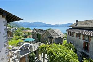 vista sul lago dalla casa di Rustico Ponte a Cannero Riviera