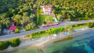 an aerial view of a beach with people on it at Bella Vista in Yi&aacute;ltra