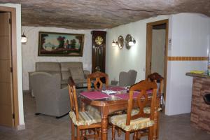 a kitchen and dining room with a table and chairs at Cueva Sasha in San Miguel de Abona