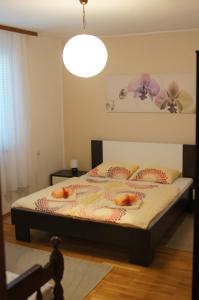 Säng eller sängar i ett rum på Apartments Korana, BelajskePoljice