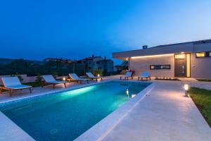 Bazén v ubytování Villa Viviana Fažana Valbandon Heated pool nebo v jeho okolí