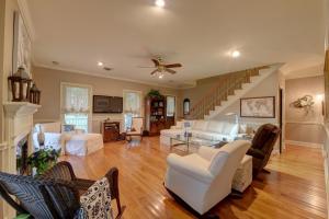 una sala de estar con muebles blancos y una escalera. en A Chateau on the Bayou Bed & Breakfast, en Raceland