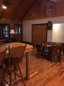 Φωτογραφία από το άλμπουμ του Log Home Guest House σε Ocklawaha
