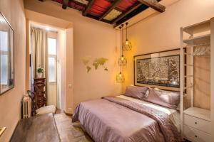 1 dormitorio con 1 cama en una habitación en Governo Vecchio, en Roma