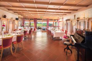 Ein Restaurant oder anderes Speiselokal in der Unterkunft ANETSEDER Landhotel & Lofts 