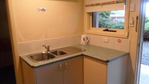 Kuchyň nebo kuchyňský kout v ubytování Sheffield Motor Inn