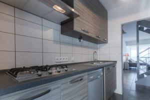 Η κουζίνα ή μικρή κουζίνα στο La Conque du Trou d'eau