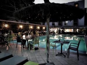 Bazén v ubytování Hotel Aquarius nebo v jeho okolí