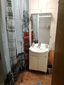 Vannas istaba naktsmītnē Apartment Pluvia