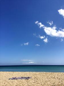 ドリオスにあるThe Beachpathの青空と海のビーチ