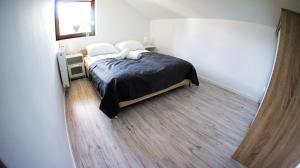 Posteľ alebo postele v izbe v ubytovaní Apartamenty Karkonoskie