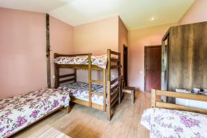 Rúm í herbergi á Guest House 15