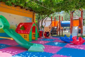 Zona de juegos infantil en Atrium Hotel Thassos