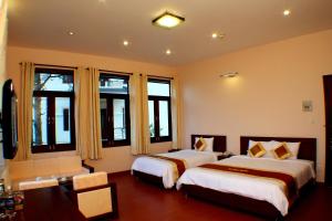 Postel nebo postele na pokoji v ubytování Ky Hoa Hotel Da Lat