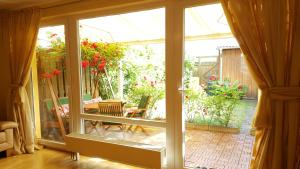 Photo de la galerie de l'établissement Exklusives Haus mit Garten, à Hanovre