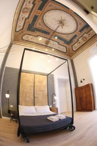 Postel nebo postele na pokoji v ubytování The Dante House by House In Naples