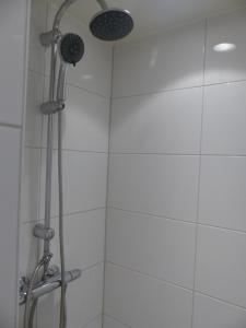 a shower with a shower head in a bathroom at B&B Cantecleer Vught in Vught