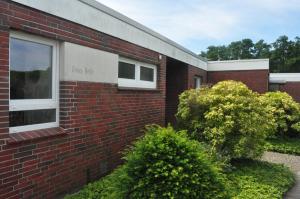 a brick building with two windows on the side of it at Haus Antje in Norddeich