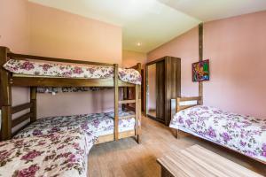 Rúm í herbergi á Guest House 15