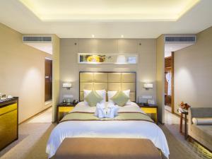 Postel nebo postele na pokoji v ubytování Kunshan Jinling Hotel