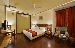 a hotel room with a bed and a table at Lariya Resort in Jodhpur +26 photos