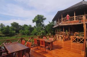 Balkón nebo terasa v ubytování Kingfisher Ecolodge