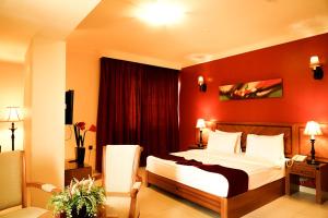 Ένα ή περισσότερα κρεβάτια σε δωμάτιο στο La Rosa Hotel By Brother International